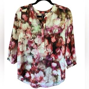 NYDJ NWOT  floral split neck blouse